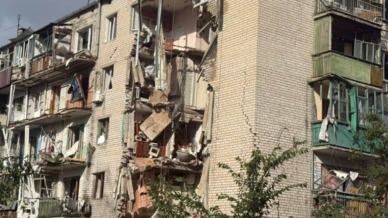 влучання у багатоповерхівку в Лимані