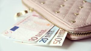 що буде з курсом євро до кінця 2025