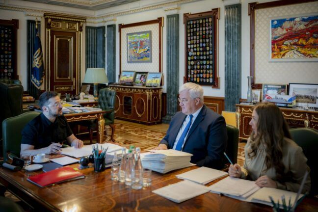 Зеленський призначив 16 послів України