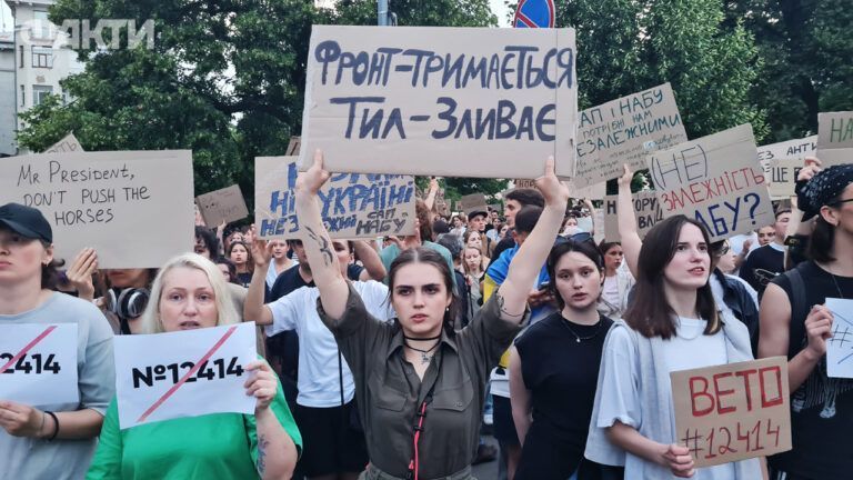 Как мировые СМИ реагируют на закон 12414