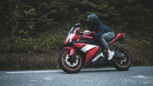 заборона на їзду мотоциклах вночі,