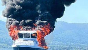 у рф загорівся катер