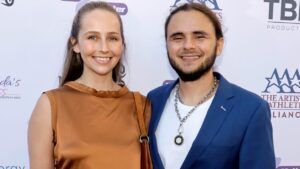 син Майкла Джексона заручився