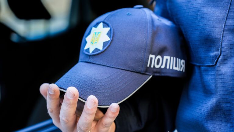 В Киеве мужчина требовал от музыканта исполнить российские песни: как его наказали