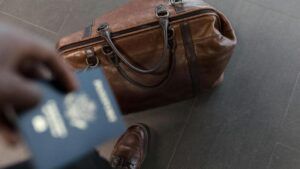 чи можна виїхати з України у 22 роки