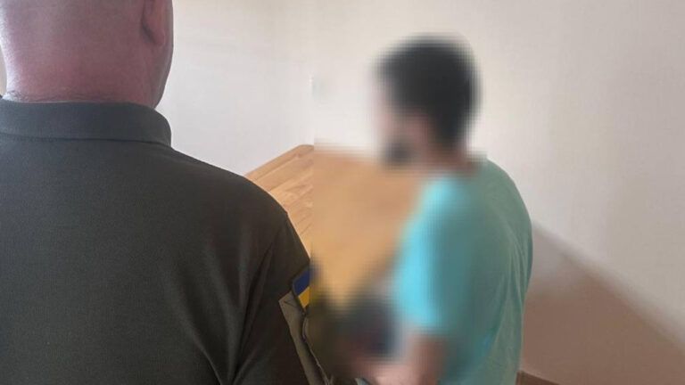 Українець намагався виїхати з країни з фальшивим паспортом