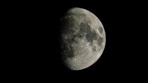 Перший проліт людей повз Місяць за 50 років: трансляція Artemis II Місяць