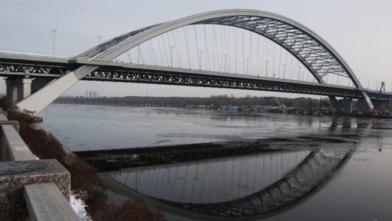 Подільський міст у Києві не працюватиме під час повітряних тривог