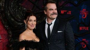 Міллі Боббі Браун і Девід Гарбор