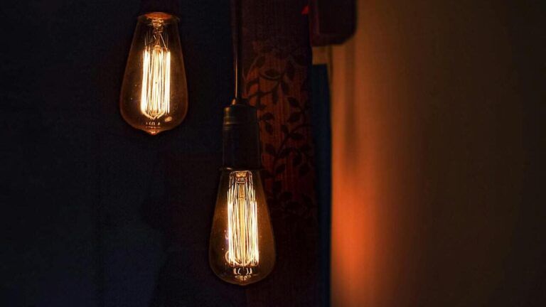 Графіки відключення світла на 13 квітня в Україні: як діятимуть