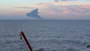 Атакованный СБУ танкер "теневого флота" РФ сел на мель в территориальных водах Болгарии