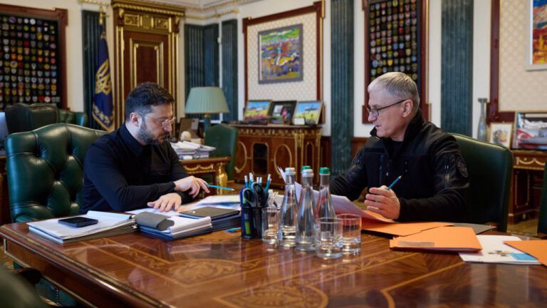 Китай активізовує співпрацю з РФ у воєнній промисловості – Зеленський