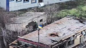 Штурмовики підняли український прапор у центрі Покровська – відео