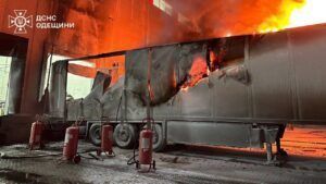 Пошкоджено територію сортувального термінала Нової пошти на Одещині