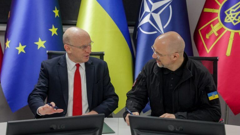 Шмигаль і Джон Гілі