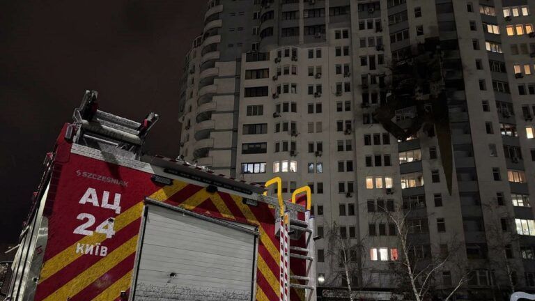 Киев без тепла и света: киевлян просят выехать из города