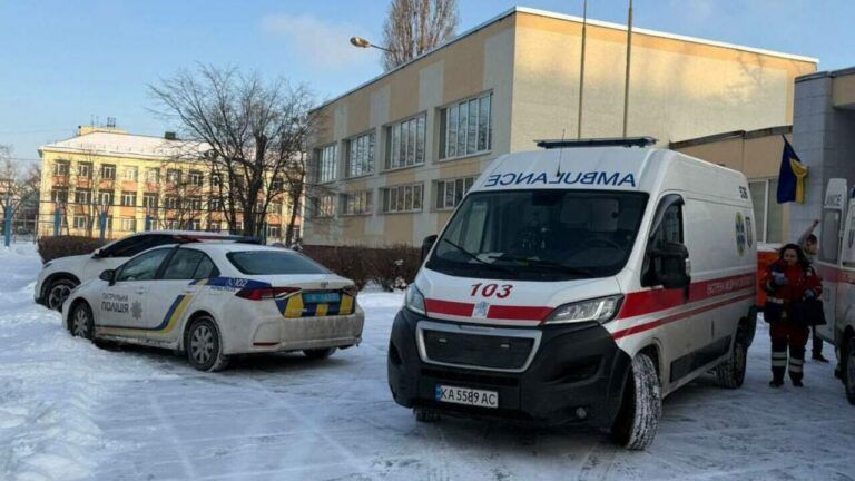 Напад з ножем у школі Києва