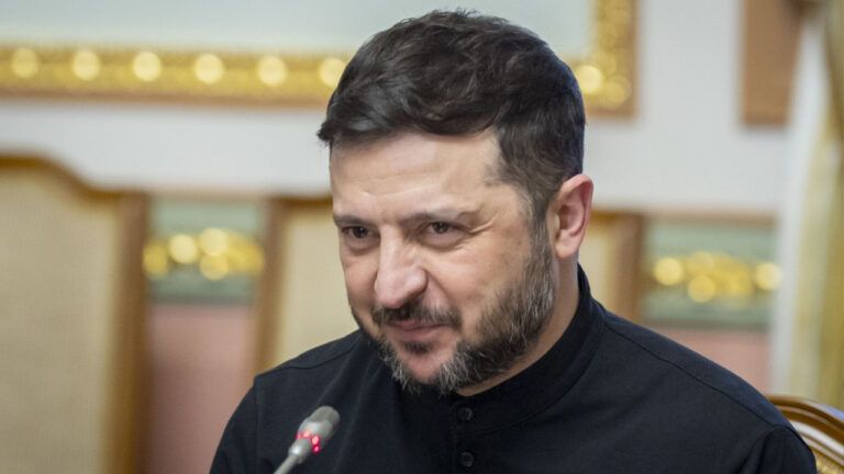 Зеленский разрешил проведение парада 9 мая в Москве — указ