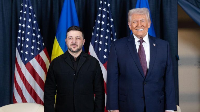 Зеленский призвал Трампа оставаться на стороне Украины