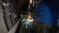 Спасатели эвакуировали пассажиров из метро