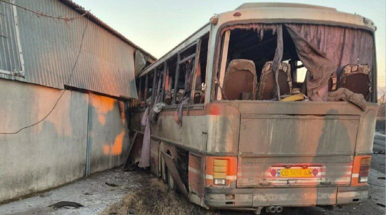 атака автобусу у павлоградському районі