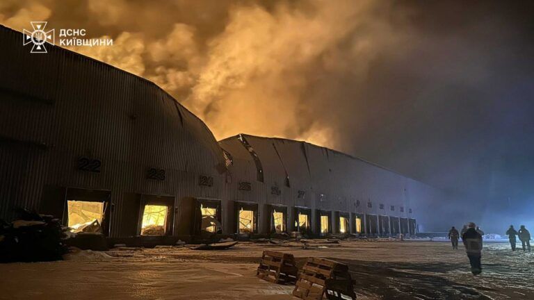 Атака РФ на Киевскую область 7 февраля 2026 года: пожар на складе Roshen в Яготине