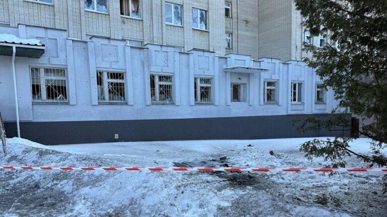 В результате атаки РФ повреждена больница в Сумах: последствия