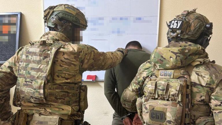 Корупція на укриттях для літаків: ВАКС арештував Компаниченка та Українця