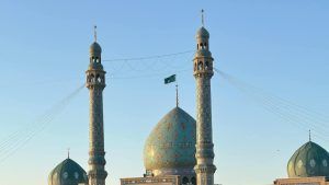 Іран підняв червоний прапо