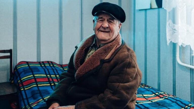 Помер дідусь Толя