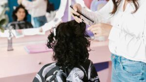 Місячний календар стрижок на квітень 2026