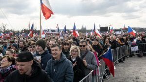 Сотні тисяч людей на вулицях Праги: масштабна акція проти уряду прем'єра Чехії Бабіша
