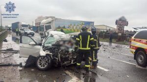 ДТП на Львівщині 1 квітня: наслідки зіткнення легковика та вантажівки