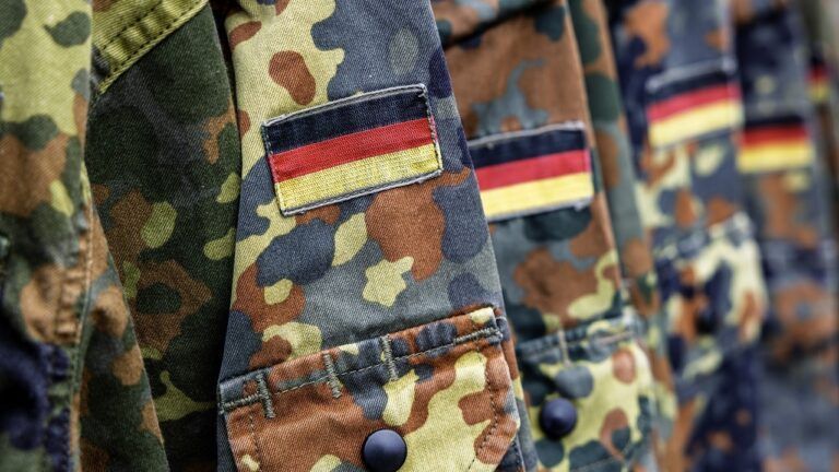Німеччина обмежила виїзд чоловікам 17–45 років