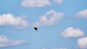 Атака на Харків: дрони вдарили по багатоповерхівці та біля зупинки, є постраждалі Шахед