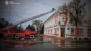 РФ вдарила по Прилуках на Чернігівщині: є поранені, у міськраді спалахнула пожежа Атака на Прилуки 7 квітня 2026: наслідки