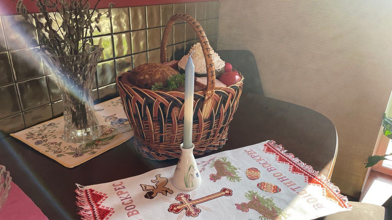 Шпиталь, ефіри та омріяні зустрічі: великодні історії від зірок ICTV та ICTV2 Фото 1 Великдень Олени Фроляк