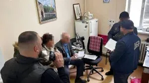 На Закарпатті затримали очільника ВЛК: вилучили готівку на 11 млн грн