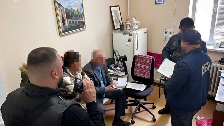 На Закарпатье задержали главу ВЛК: изъяты наличные на 11 млн грн