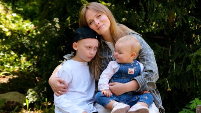 Анна Кошмал з дітьми