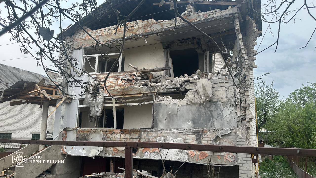 Вибухи у Чернігові: РФ вдарила по житловому будинку та об’єкту інфраструктури Фото 1 Атака на Чернігів 18 травня 2026
