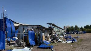 Вибухи у Прилуках 19 травня: РФ вдарила балістикою по центру міста, є загиблі та поранені Атака на Прилуки 19 травня 2026