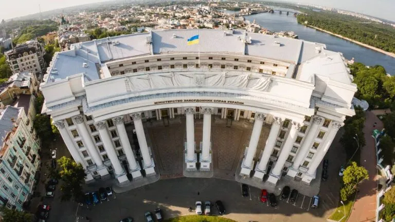 В Киеве раздался взрыв 24 мая 2026: повреждено здание МИД Украины