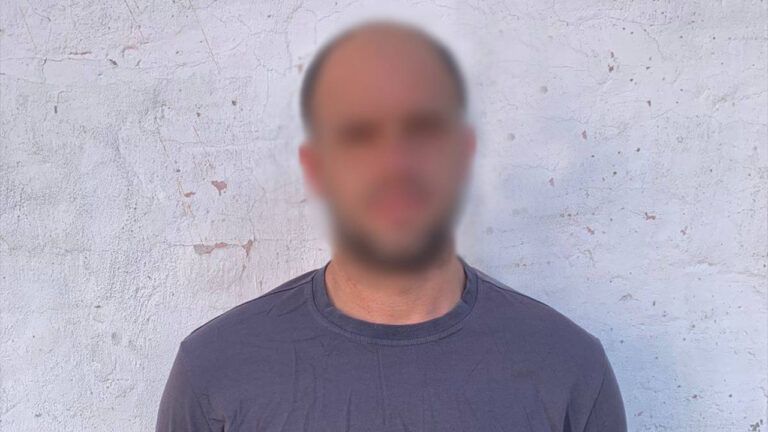 У Києві мародер обкрадав пошкоджені будинки на Подолі, поки люди були в укриттях