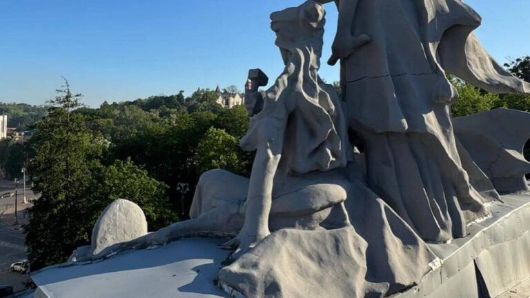 Пошкодження Національного художнього музею України. Фото: Мінкульт