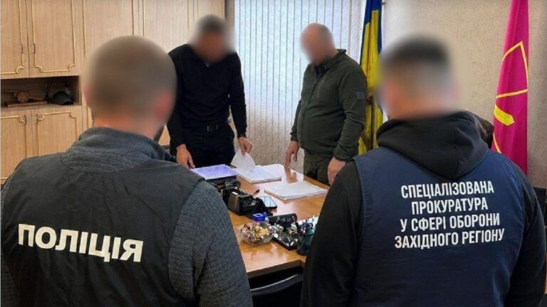 На Закарпатті та Львівщині посадовці ТЦК фіктивно мобілізовували людей