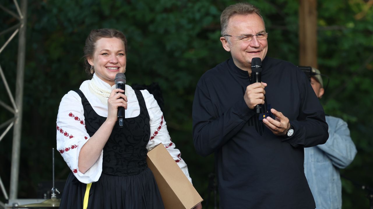 Фестиваль памяти Ирины Цыбух ЧекаFest 2.0 собрал почти 4 тыс. гостей Фото 2 Марина Круть і Андрій Садовий