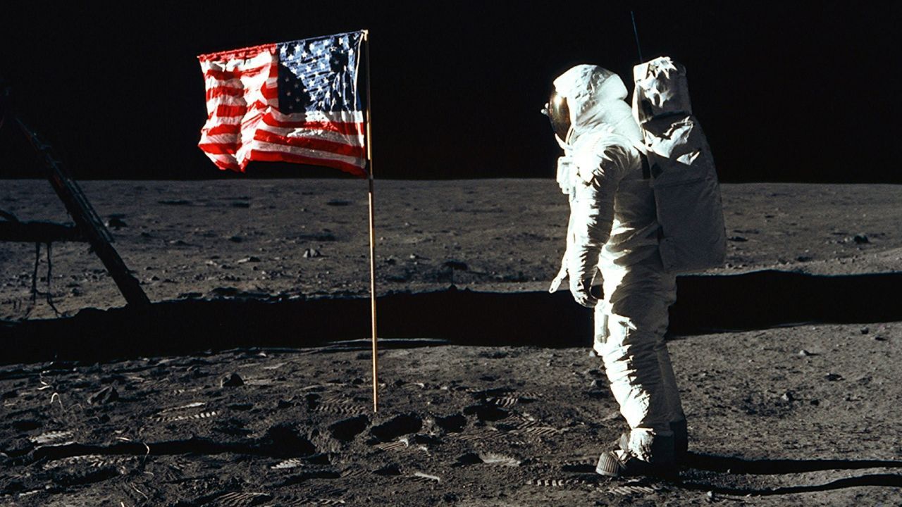 Під скафандром — Prada: NASA показало новий елемен