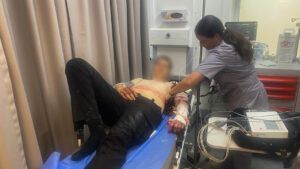 Нападение на полицейских в Запорожье: трое раненых правоохранителей, нападавший умер В Запорожье во время обыска мужчина напал на троих полицейских и был застрелен: детали