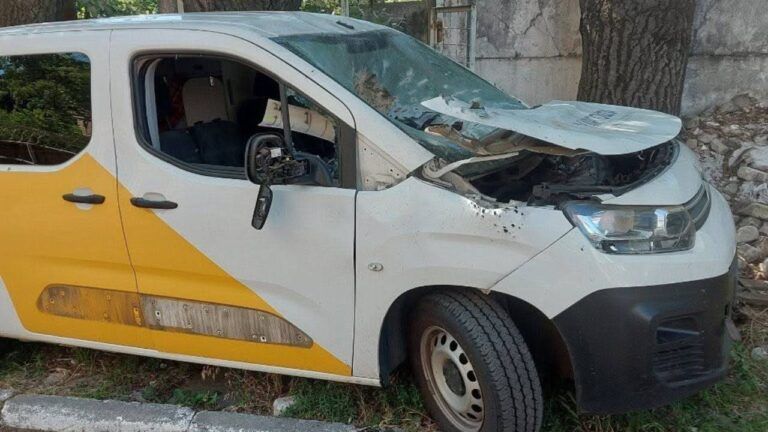 дрон влучив в автівку Укрпошти